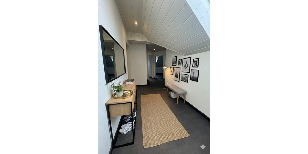 Dachgeschoßwohnung Delbrück - 5 Zimmer, 155 m&sup2;, 1.200&euro; | Angebot:25433333