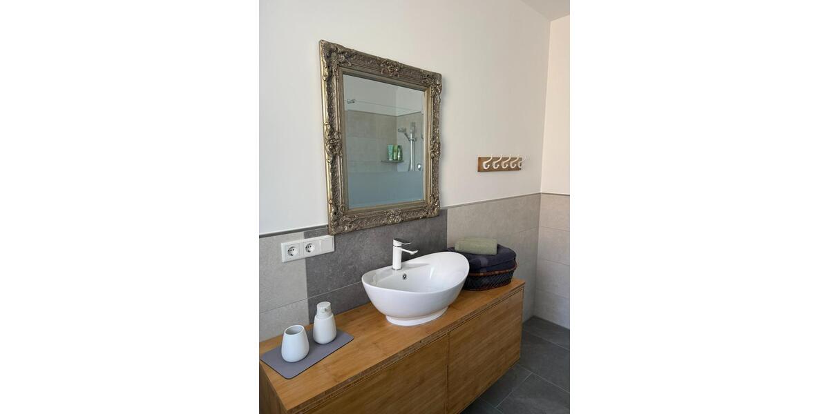 Etagenwohnung Paderborn - 2 Zimmer, 75 m&sup2;, 1.200&euro; | Angebot:24560362