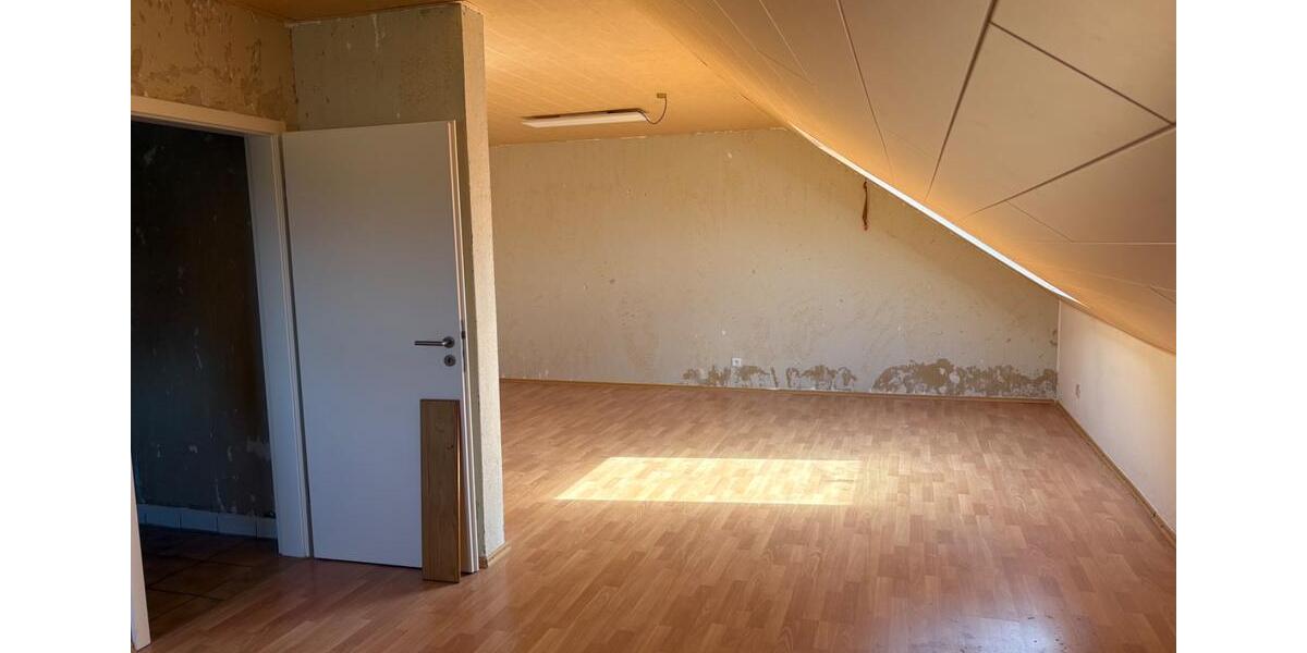 Dachgeschoßwohnung Delbrück - 2.5 Zimmer, 80 m&sup2;, 640&euro; | Angebot:26048076