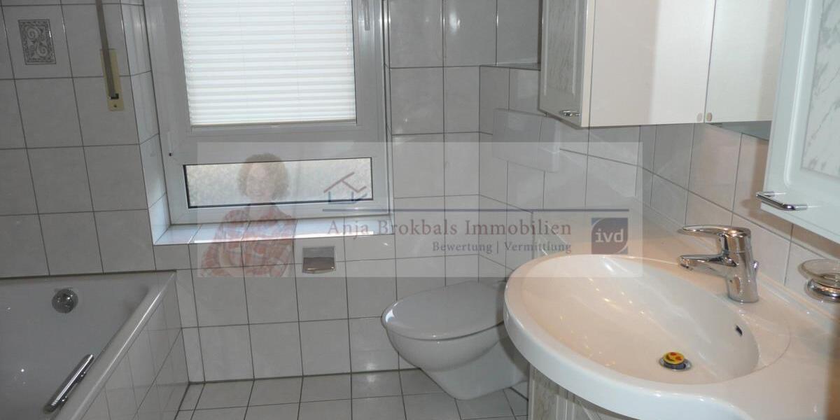 Geräumige 2-Zimmer-Mietwohnung mit Balkon in ruhiger Ortsrandlage - 2- Herzebrock | Angebot:17607534