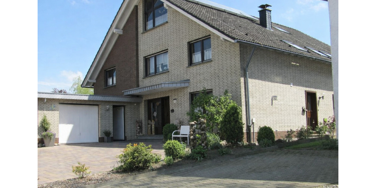 Einfamilienhaus Bad Wünnenberg - 14 Zimmer, 330 m&sup2;, 420.000&euro; | Angebot:24292514