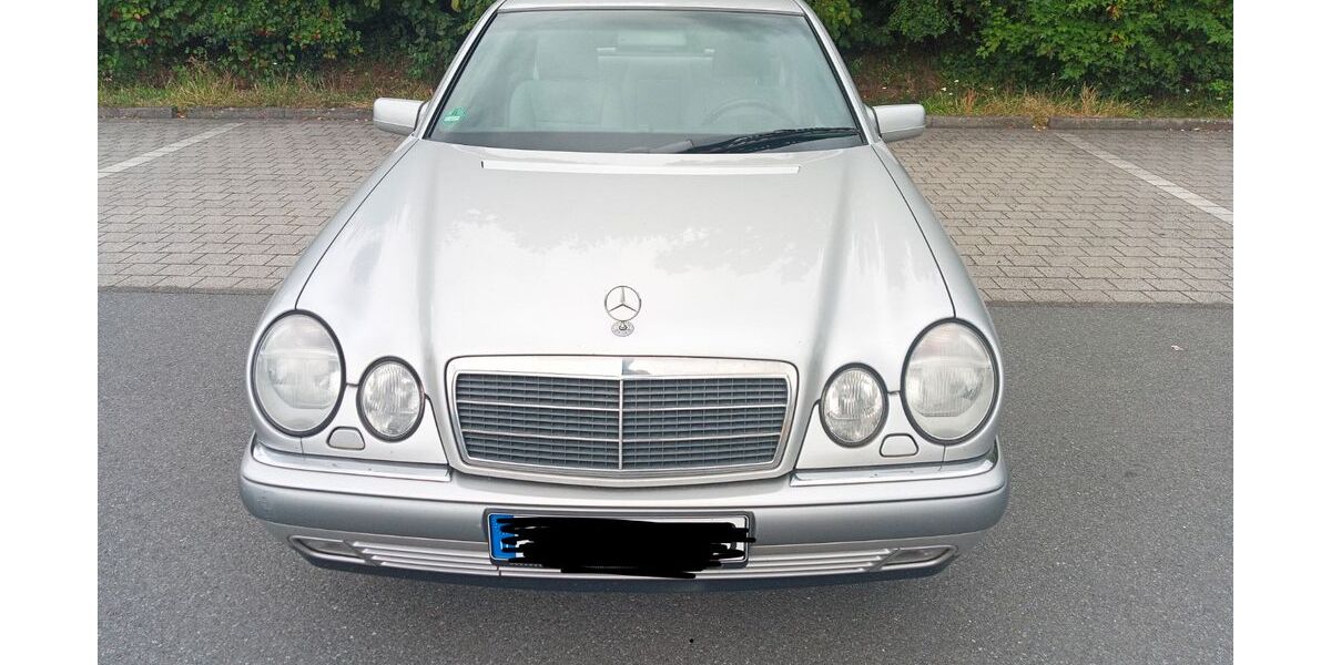 Mercedes-Benz E 320 157.000 km 4.550 &euro; Lippstadt 58558