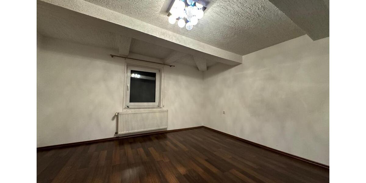 Einfamilienhaus Warstein - 8 Zimmer, 150 m&sup2;, 950&euro; | Angebot:25982315