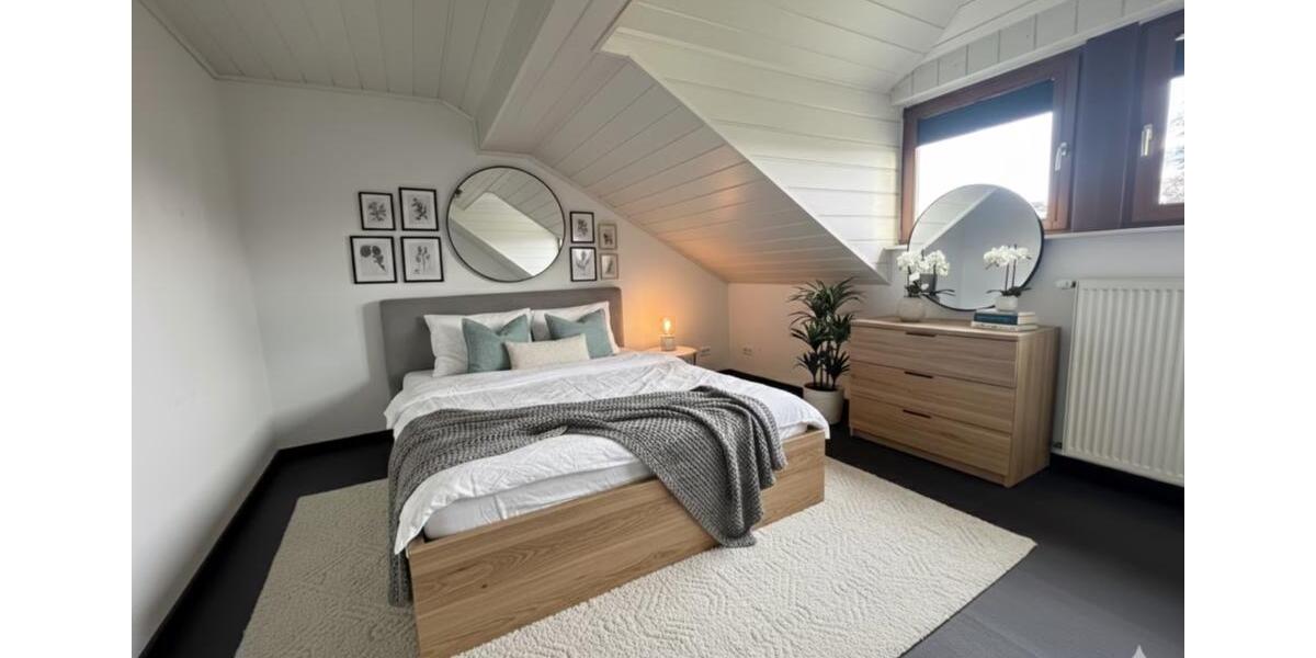 Dachgeschoßwohnung Delbrück - 4 Zimmer, 155 m&sup2;, 1.200&euro; | Angebot:26496379