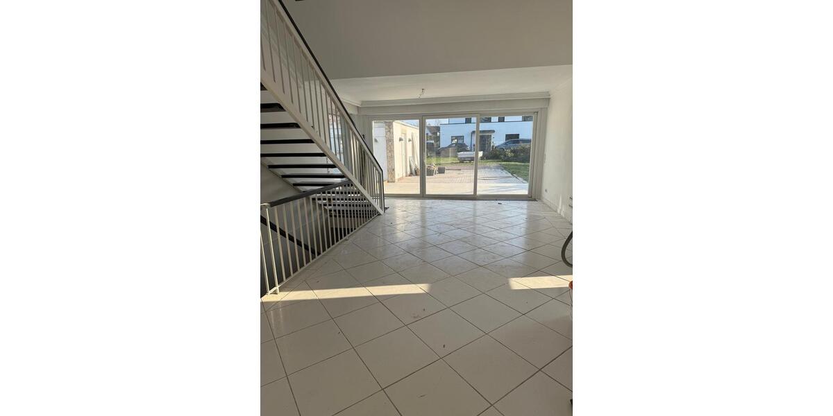 Doppelhaushälfte Soest - 6 Zimmer, 200 m&sup2;, 2.400&euro; | Angebot:25857396