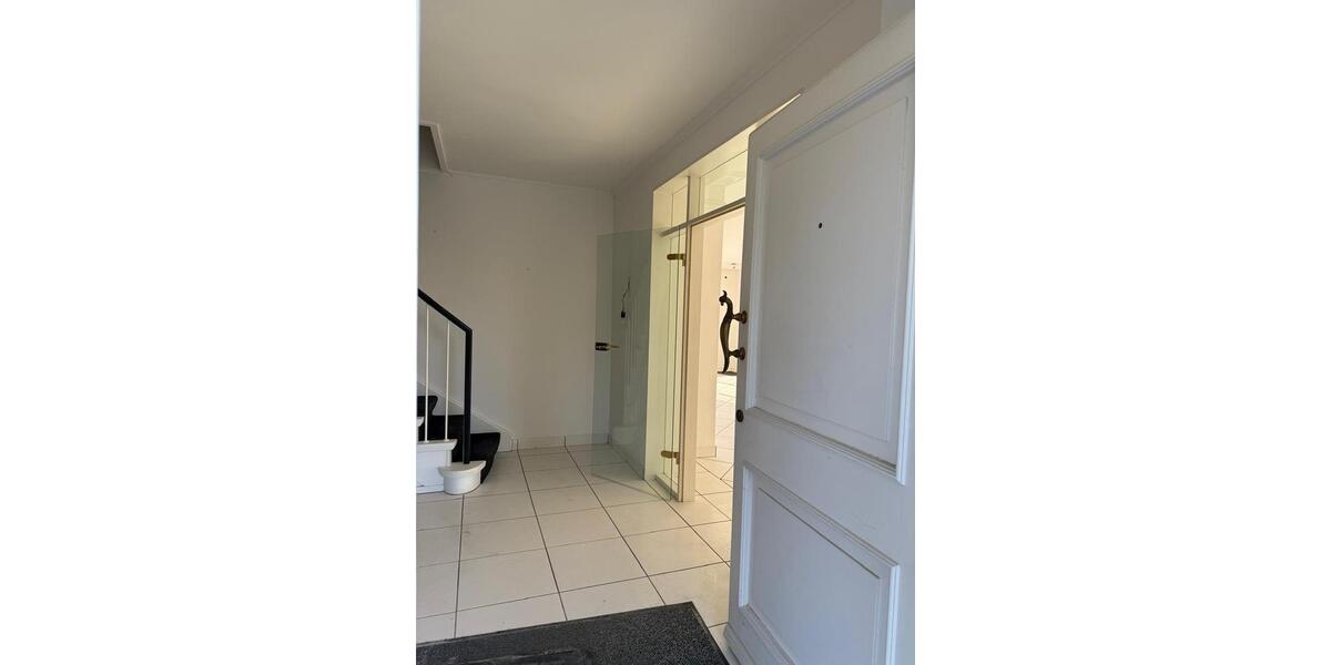 Doppelhaushälfte Soest - 6 Zimmer, 200 m&sup2;, 2.400&euro; | Angebot:25857395