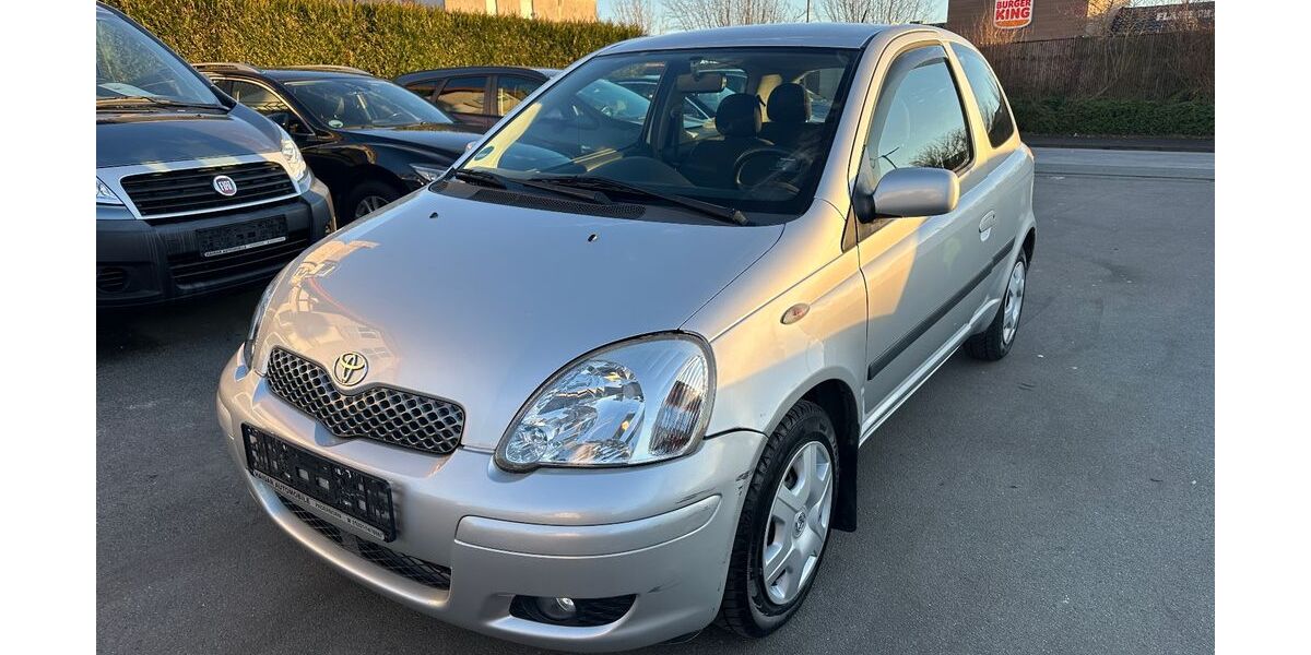Toyota Yaris 228.000 km 3.499 &euro; Paderborn 33100