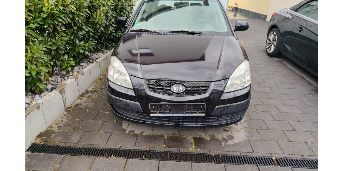 Kia Rio 167.000 km 1.800 &euro; Paderborn 33104