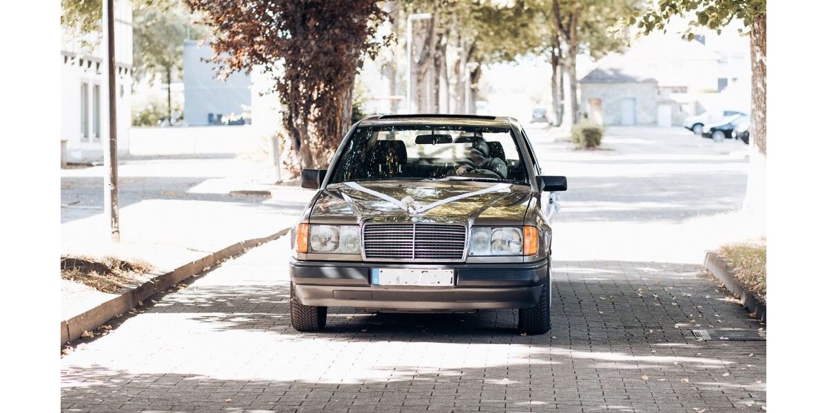 Mercedes-Benz E 230 100.000 km 7.900 &euro; Erwitte 59597