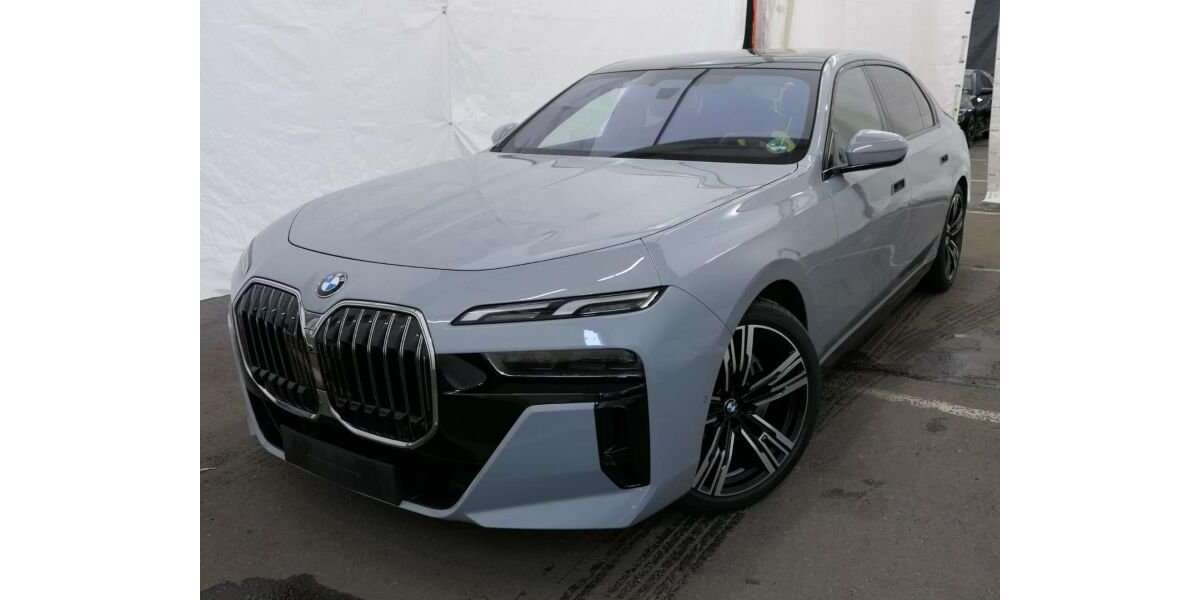 BMW 740 14.100 km 93.740 &euro; Paderborn 33100