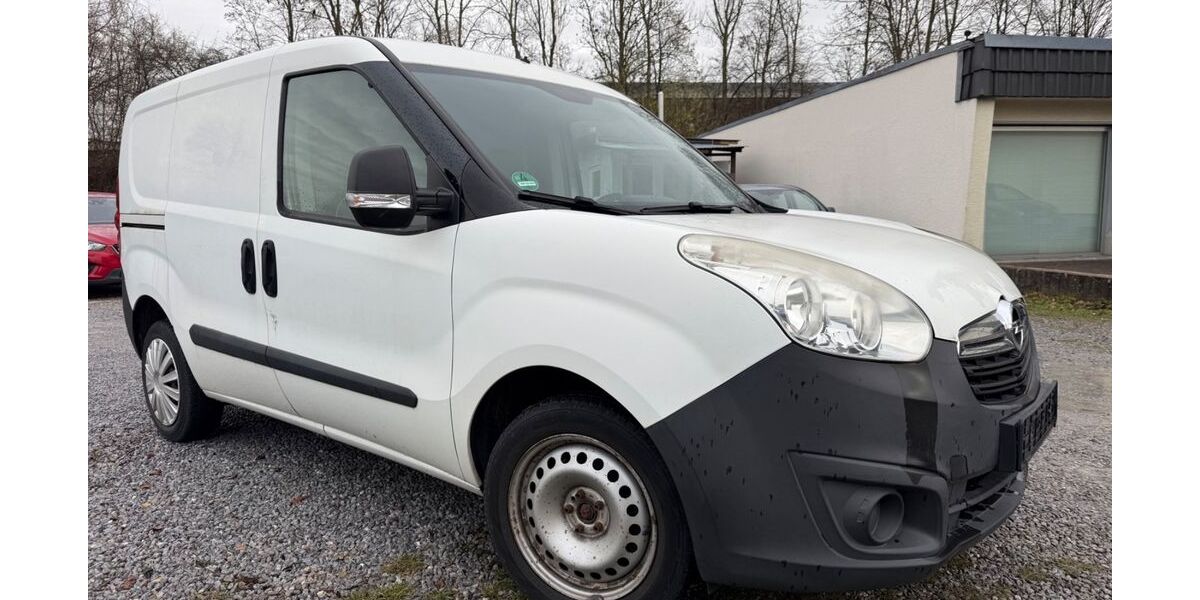 Opel Combo 146.000 km 4.599 &euro; Paderborn 33106