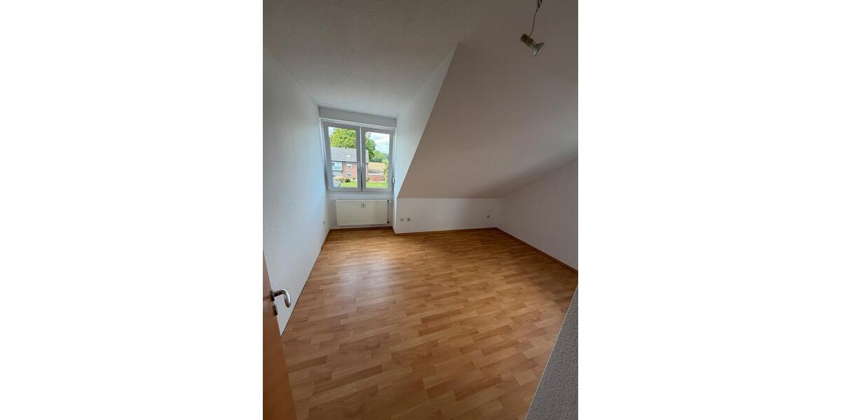 Dachgeschoßwohnung Lippstadt Bad Waldliesborn - 3 Zimmer, 85 m&sup2;, 800&euro; | Angebot:26604513