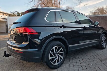 VW Tiguan 50.000 km 22.500 &euro; Salzkotten 33154