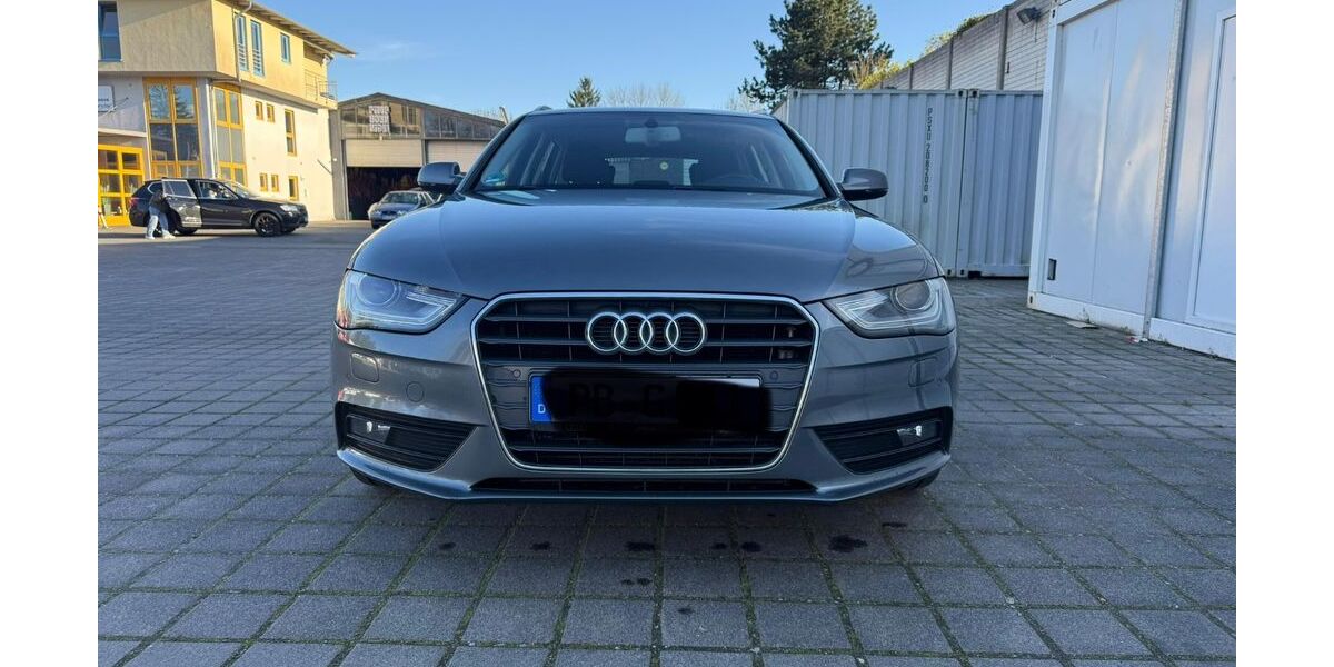 Audi A4 220.400 km 9.999 &euro; Paderborn 33104