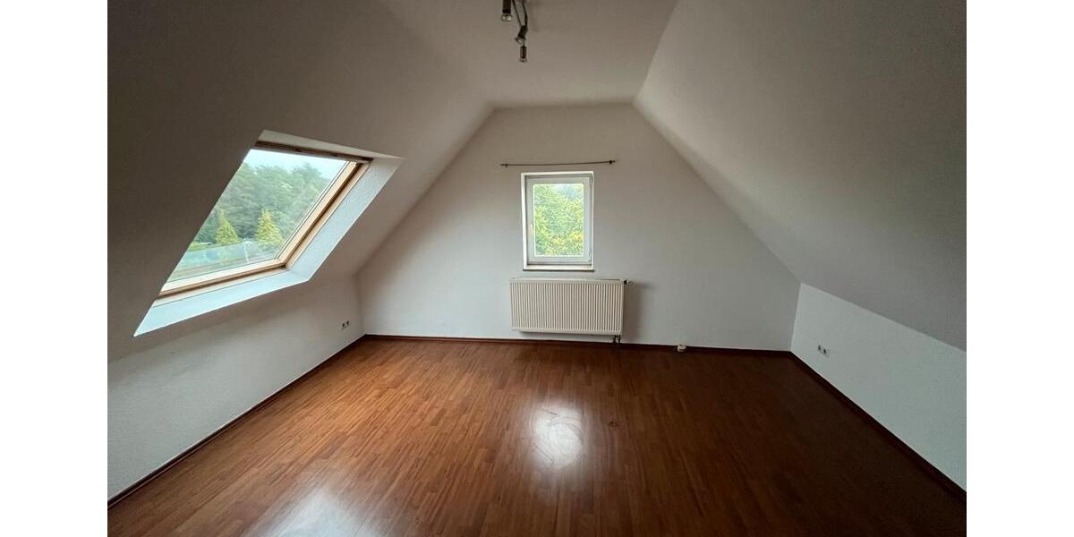 Dachgeschoßwohnung Hövelhof - 3 Zimmer, 100 m&sup2;, 800&euro; | Angebot:25838656