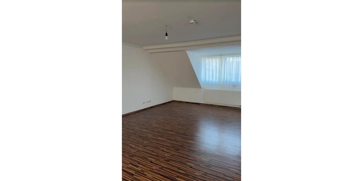 Dachgeschoßwohnung Gütersloh - 4 Zimmer, 120 m&sup2;, 900&euro; | Angebot:26689924