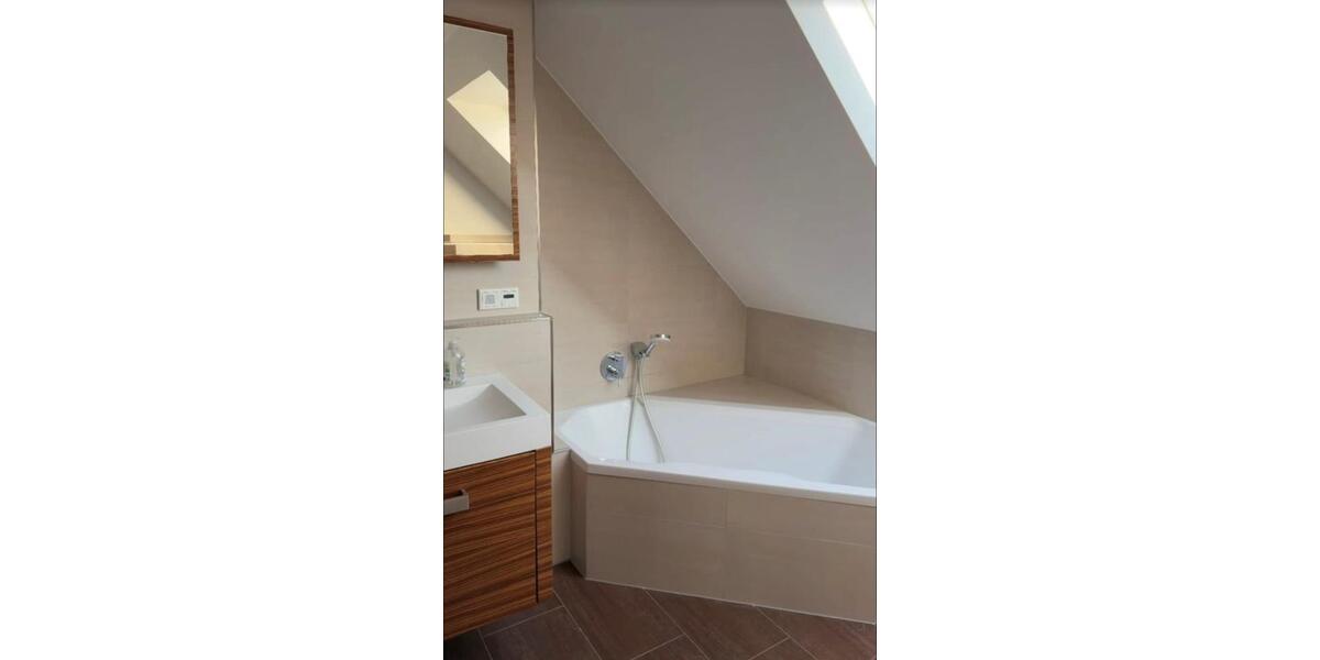 Dachgeschoßwohnung Gütersloh - 4 Zimmer, 120 m&sup2;, 900&euro; | Angebot:26689924