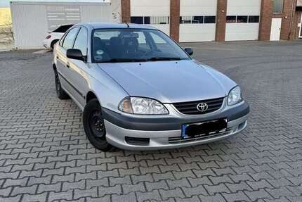 Toyota Avensis 194.000 km 2.950 &euro; Paderborn 33102