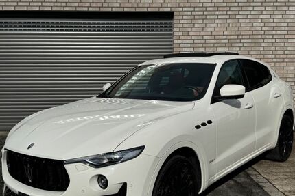 Maserati Levante 118.000 km 39.999 &euro; Rheda-Wiedenbrück 33378