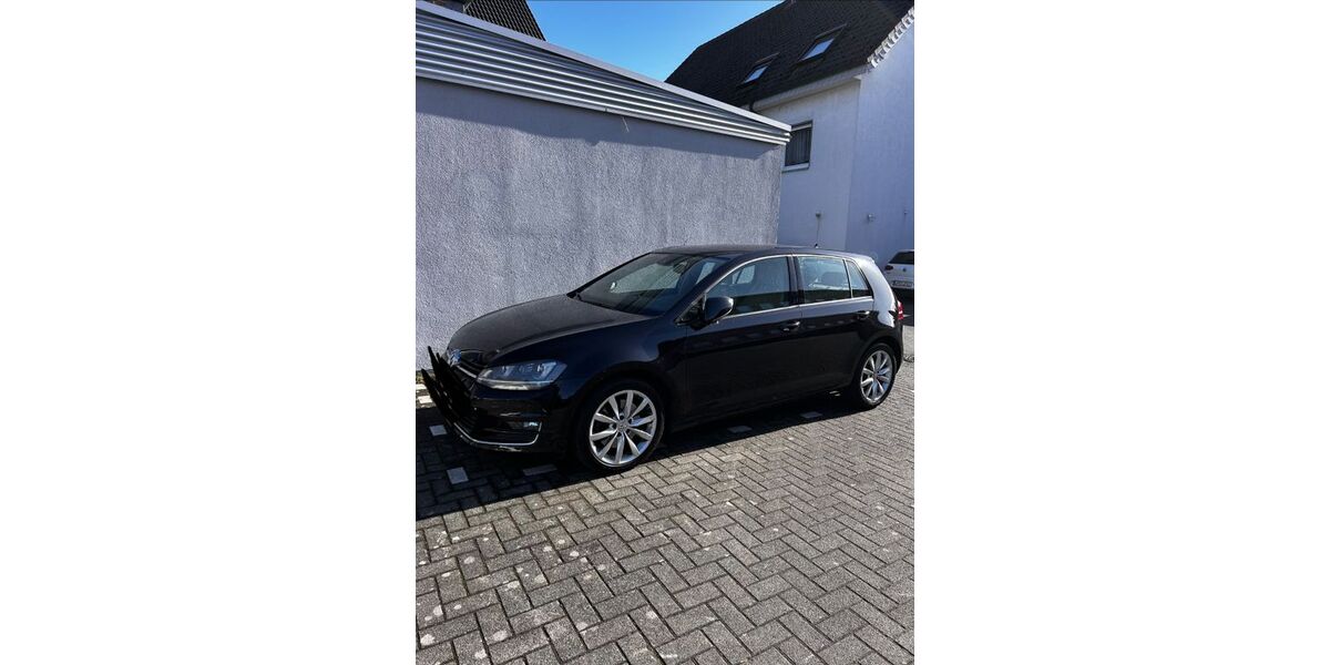 VW Golf 129.000 km 11.799 &euro; Lippstadt 59558