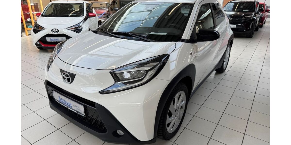 Toyota Aygo (X) 33.000 km 13.890 &euro; Paderborn 33104