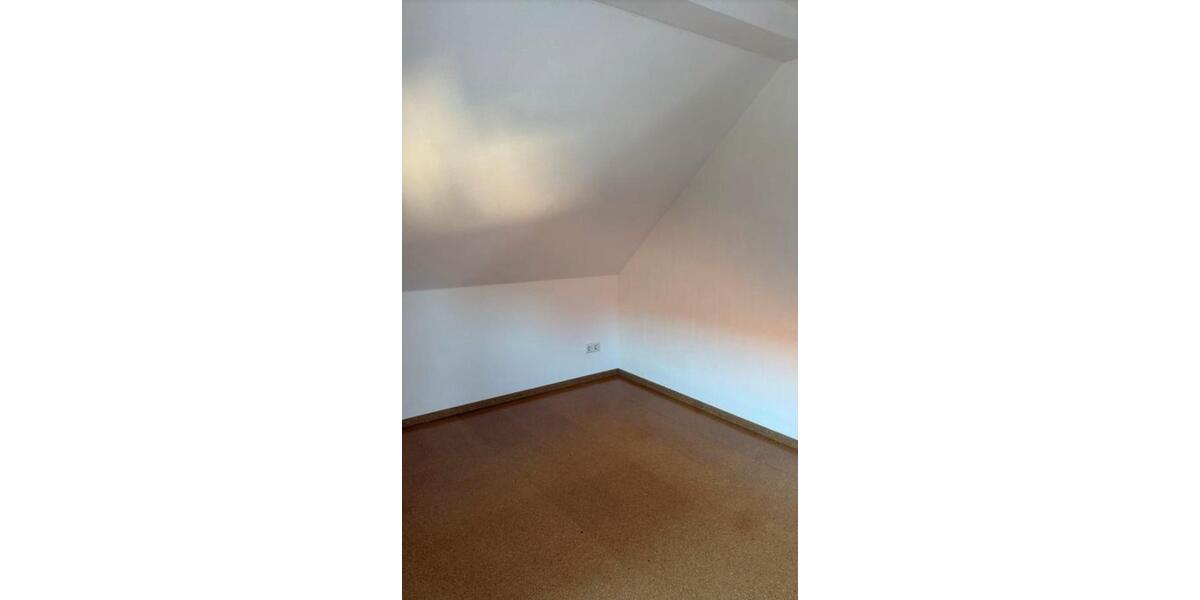 Dachgeschoßwohnung Gütersloh - 4 Zimmer, 120 m&sup2;, 900&euro; | Angebot:26689924