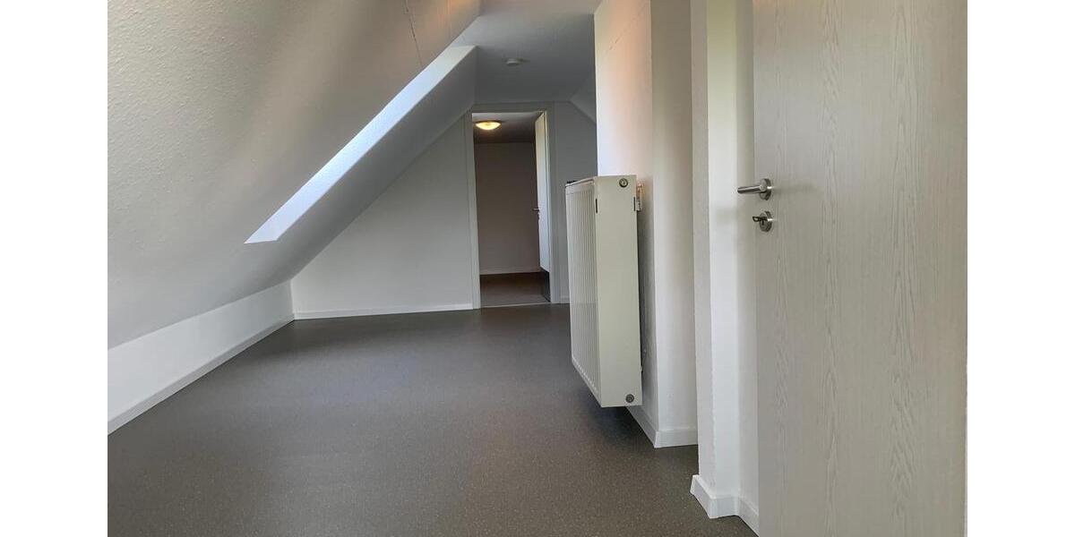 Dachgeschoßwohnung Paderborn - 2.5 Zimmer, 81 m&sup2;, 700&euro; | Angebot:25232962