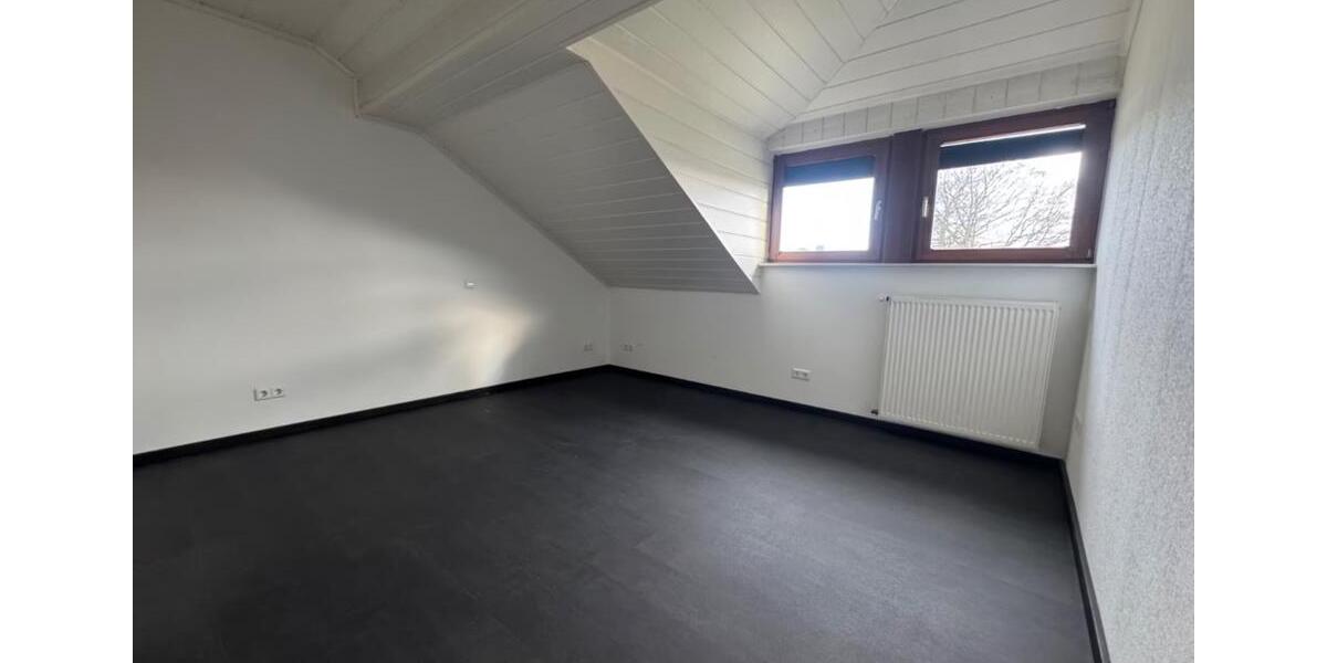 Dachgeschoßwohnung Delbrück - 4 Zimmer, 155 m&sup2;, 1.200&euro; | Angebot:26496379