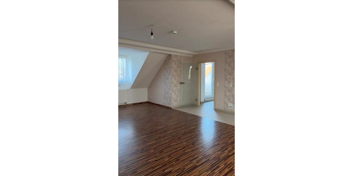 Dachgeschoßwohnung Gütersloh - 4 Zimmer, 120 m&sup2;, 900&euro; | Angebot:26689924