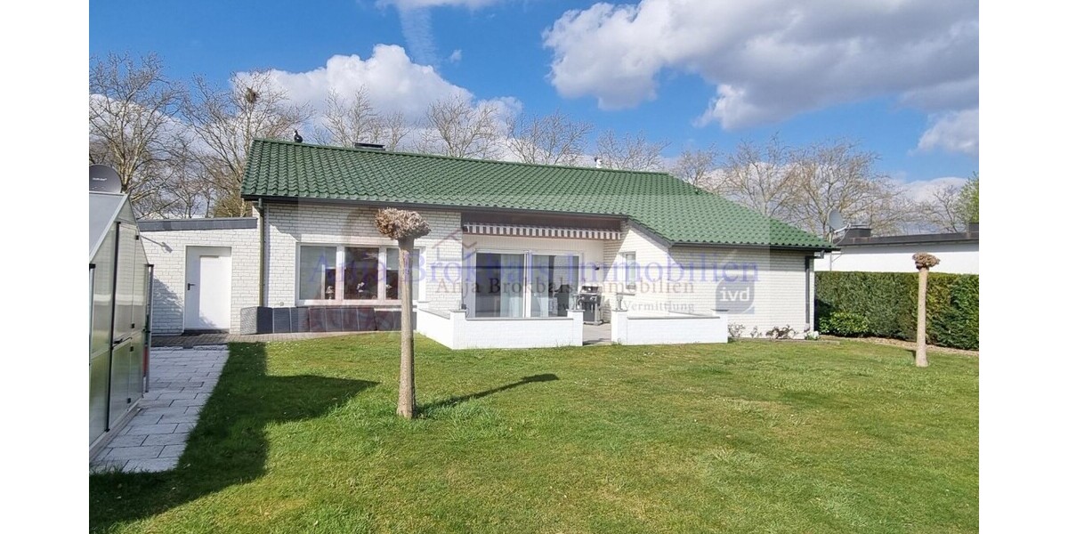 Ebenerdig, umfangreich modernisiert, TOP gepflegt, 2 Garagen - provisionsfrei für Käufer - Einfamilienhaus Rheda-Wiedenbrück Wiedenbrück | Angebot:26102822
