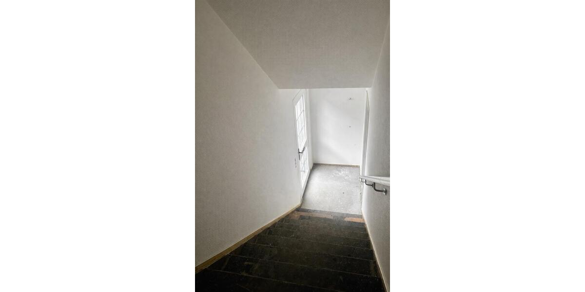 Dachgeschoßwohnung Warstein - 3 Zimmer, 125 m&sup2;, 900&euro; | Angebot:25396348