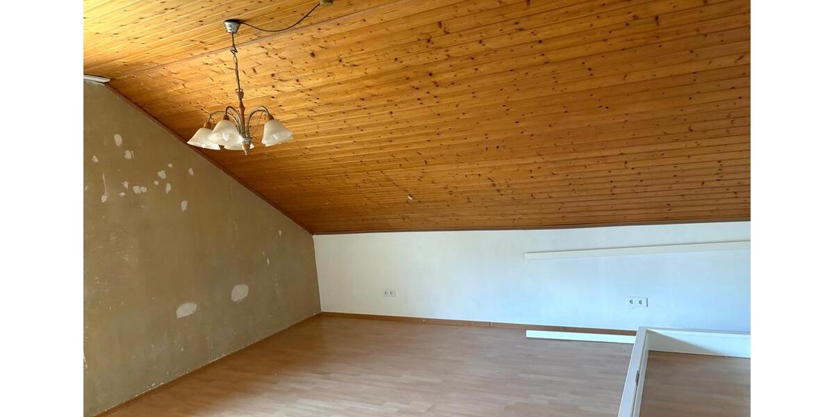 Dachgeschoßwohnung Delbrück - 2.5 Zimmer, 80 m&sup2;, 640&euro; | Angebot:26048076