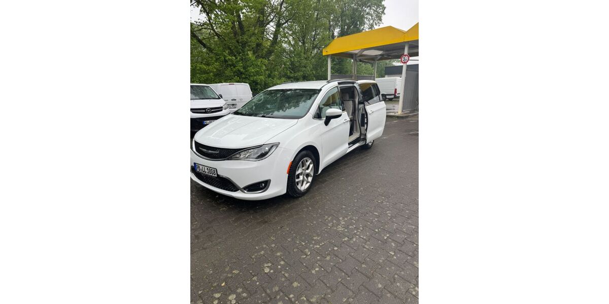 Chrysler Pacifica 136.000 km 17.499 &euro; Borchen 33178