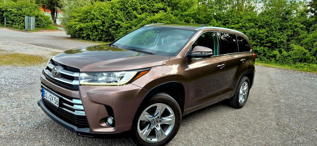 Toyota Highlander 133.000 km 28.500 &euro; Verl 33415