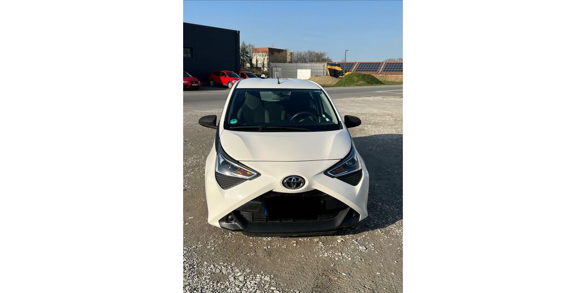 Toyota Aygo (X) 34.288 km 9.200 &euro; Lippetal 59510