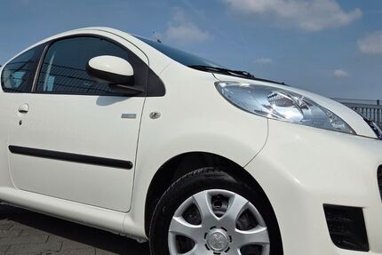 Peugeot 107 83.000 km 4.350 &euro; Paderborn 33102
