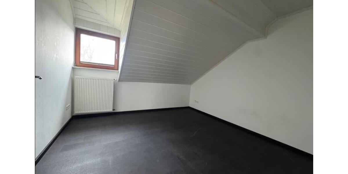 Dachgeschoßwohnung Delbrück - 4 Zimmer, 155 m&sup2;, 1.200&euro; | Angebot:26496379