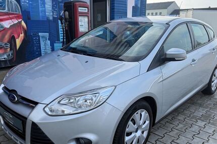 Ford Focus 77.000 km 7.399 &euro; Paderborn 33104