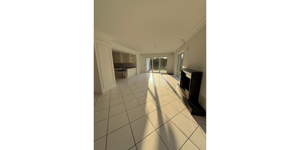 Doppelhaushälfte Soest - 6 Zimmer, 200 m&sup2;, 2.400&euro; | Angebot:25857395