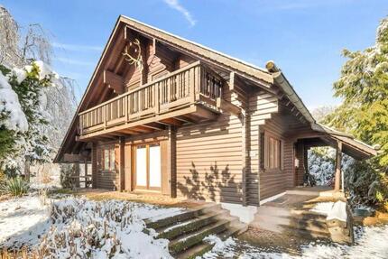 ? Charmantes Blockbohlenhaus in traumhafter Höhenlage von Warstein-Hirschberg - Haus Warstein | Angebot:25232863