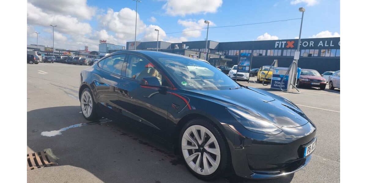 Tesla Model 3 62.500 km 24.500 &euro; Paderborn 33100