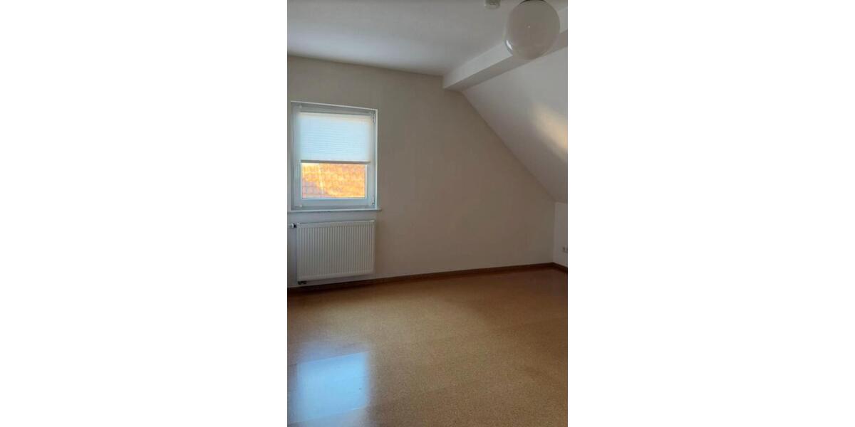 Dachgeschoßwohnung Gütersloh - 4 Zimmer, 120 m&sup2;, 900&euro; | Angebot:26689924
