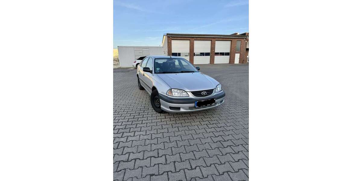 Toyota Avensis 192.000 km 3.999 &euro; Paderborn 33102