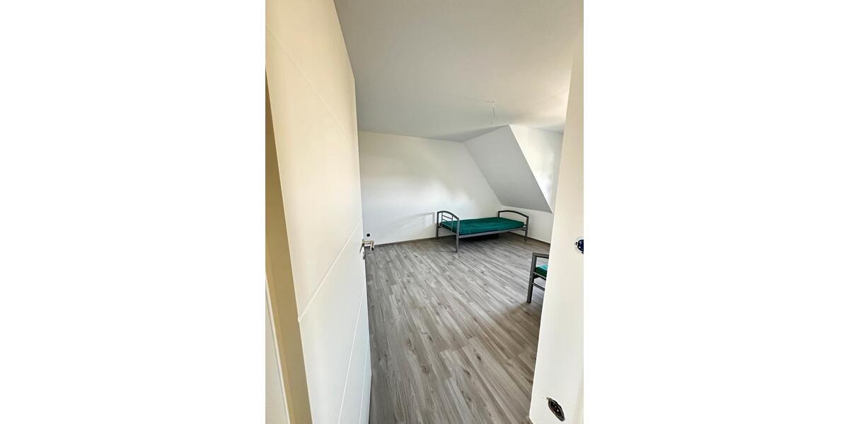 Dachgeschoßwohnung Lippstadt Overhagen - 3 Zimmer, 104 m&sup2;, 1.000&euro; | Angebot:25972345