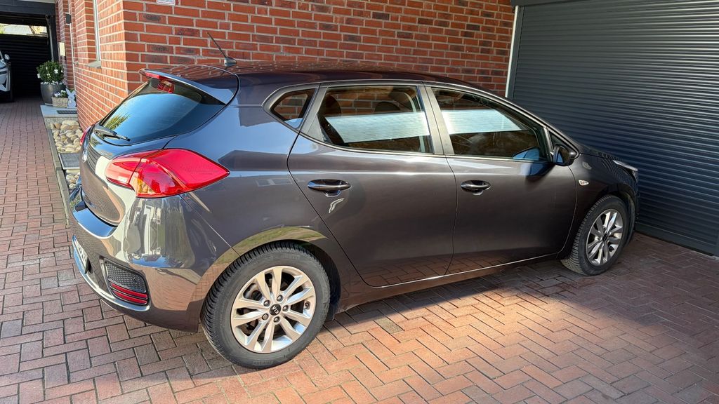 Kia ceed / Ceed 76.000 km 8.499 &euro; Rheda-Wiedenbrück 33378