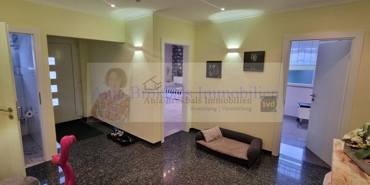 Ebenerdig, umfangreich modernisiert, TOP gepflegt, 2 Garagen - provisionsfrei für Käufer - Einfamilienhaus Rheda-Wiedenbrück Wiedenbrück | Angebot:26102822