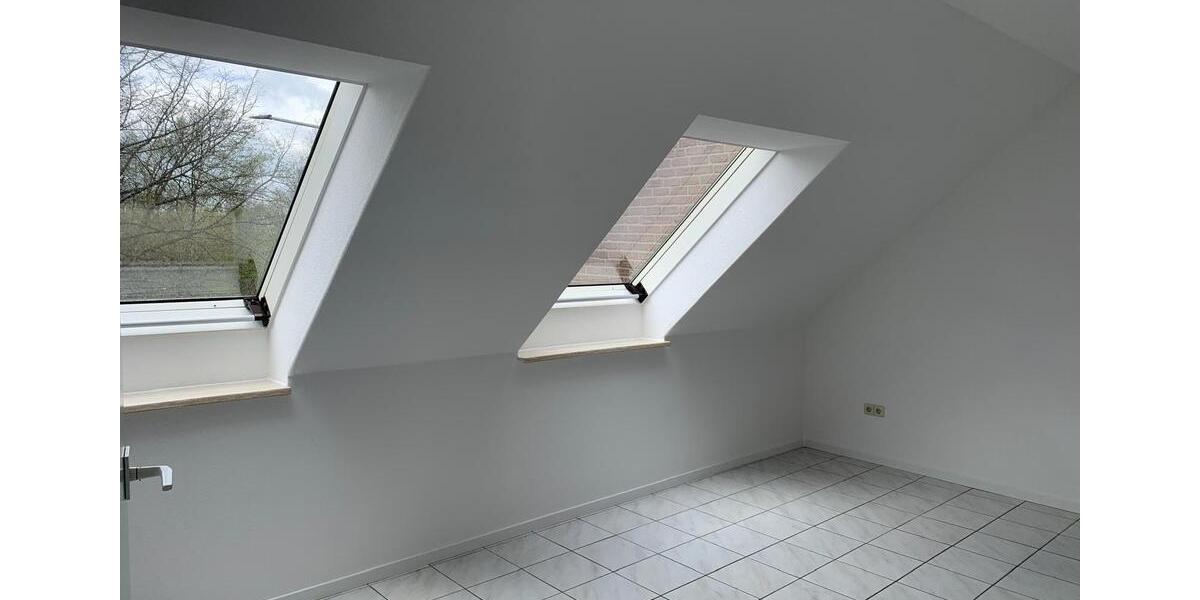 Dachgeschoßwohnung Paderborn - 2.5 Zimmer, 81 m&sup2;, 700&euro; | Angebot:25232962