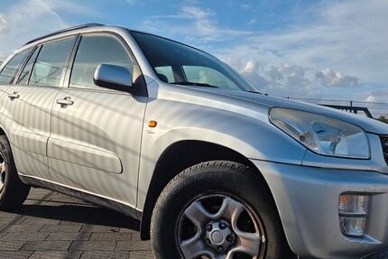 Toyota RAV 4 78.000 km 4.499 &euro; Paderborn 33102
