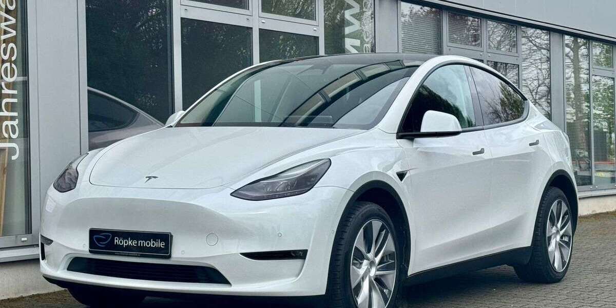 Tesla Model Y 154.896 km 29.980 &euro; Paderborn 33100