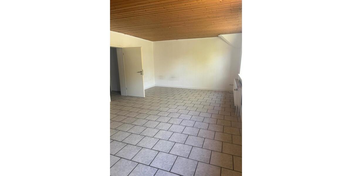 Etagenwohnung Bad Wünnenberg - 3 Zimmer, 111 m&sup2;, 600&euro; | Angebot:26536533